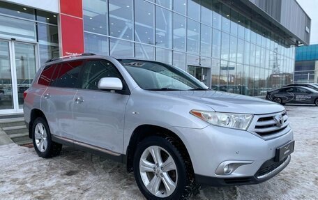 Toyota Highlander III, 2012 год, 1 990 000 рублей, 3 фотография
