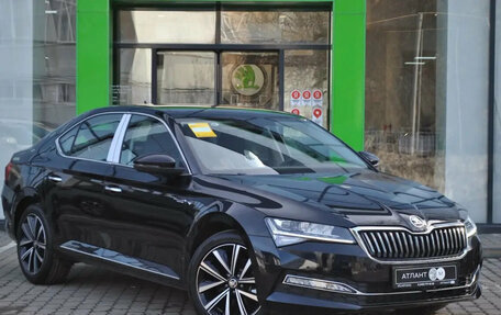 Skoda Superb III рестайлинг, 2025 год, 3 550 000 рублей, 4 фотография