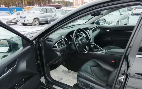 Toyota Camry, 2019 год, 2 365 000 рублей, 3 фотография