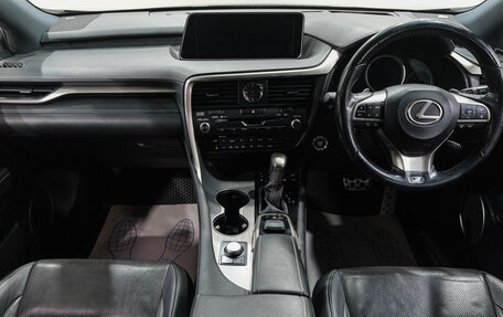 Lexus RX IV рестайлинг, 2016 год, 3 999 000 рублей, 19 фотография