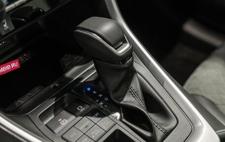 Toyota RAV4, 2025 год, 4 360 000 рублей, 23 фотография