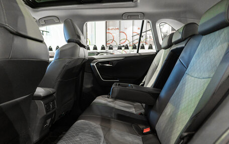 Toyota RAV4, 2025 год, 4 360 000 рублей, 32 фотография