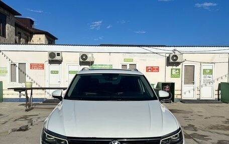 Volkswagen Tiguan II, 2018 год, 1 840 000 рублей, 1 фотография