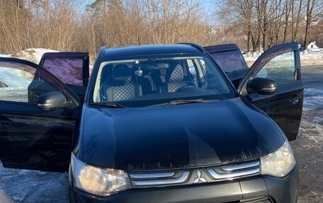 Mitsubishi Outlander III рестайлинг 3, 2013 год, 1 300 000 рублей, 1 фотография