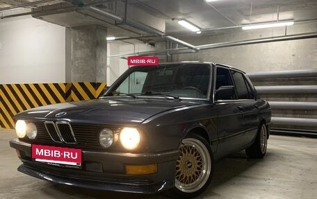 BMW 5 серия, 1986 год, 400 000 рублей, 17 фотография