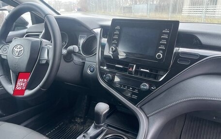 Toyota Camry, 2021 год, 1 630 000 рублей, 10 фотография