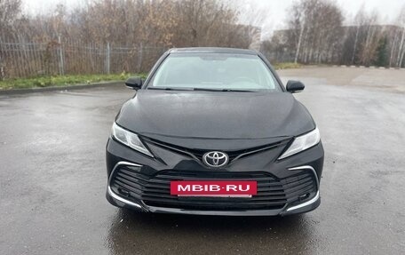 Toyota Camry, 2021 год, 1 630 000 рублей, 6 фотография
