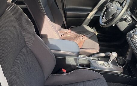 Toyota RAV4, 2018 год, 2 350 000 рублей, 11 фотография