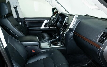 Toyota Land Cruiser 200, 2017 год, 5 998 000 рублей, 6 фотография