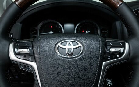 Toyota Land Cruiser 200, 2017 год, 5 998 000 рублей, 9 фотография