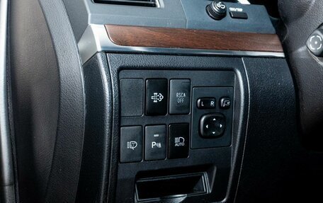 Toyota Land Cruiser 200, 2017 год, 5 998 000 рублей, 15 фотография