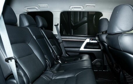 Toyota Land Cruiser 200, 2017 год, 5 998 000 рублей, 8 фотография
