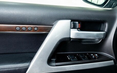 Toyota Land Cruiser 200, 2017 год, 5 998 000 рублей, 16 фотография