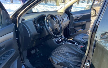 Mitsubishi Outlander III рестайлинг 3, 2013 год, 1 300 000 рублей, 2 фотография