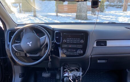 Mitsubishi Outlander III рестайлинг 3, 2013 год, 1 300 000 рублей, 5 фотография