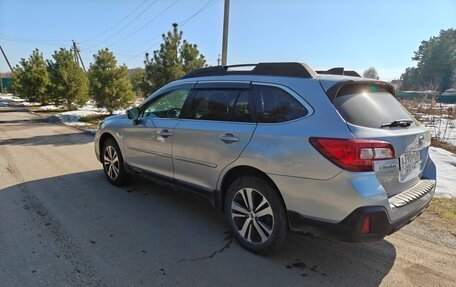 Subaru Outback IV рестайлинг, 2018 год, 2 600 000 рублей, 3 фотография