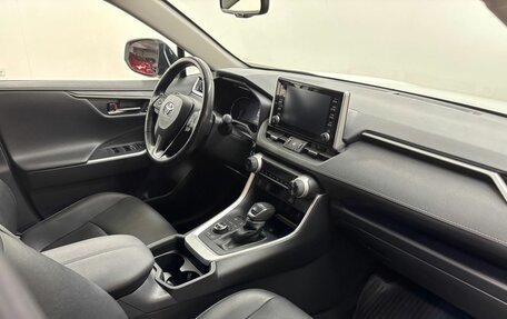 Toyota RAV4, 2021 год, 3 750 000 рублей, 12 фотография