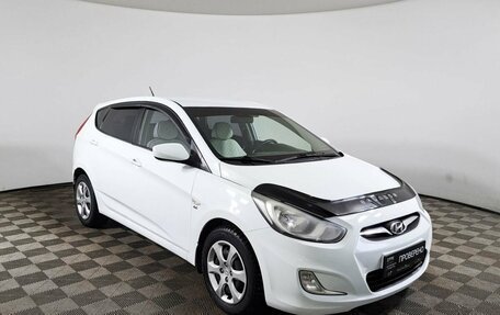 Hyundai Solaris II рестайлинг, 2012 год, 800 000 рублей, 3 фотография