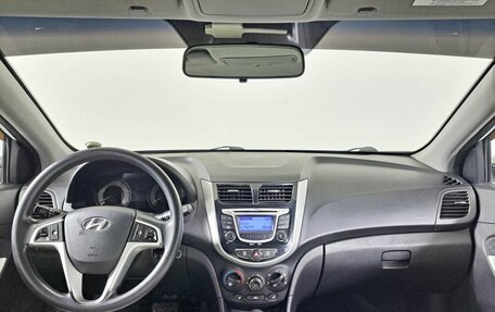 Hyundai Solaris II рестайлинг, 2012 год, 800 000 рублей, 17 фотография