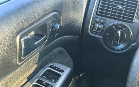 Volkswagen Golf IV, 2001 год, 240 000 рублей, 14 фотография