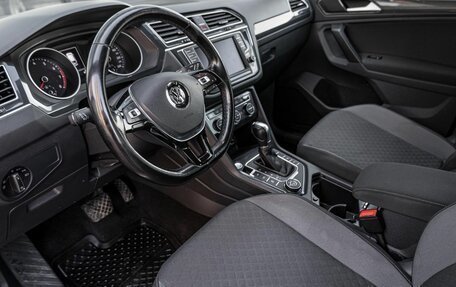 Volkswagen Tiguan II, 2017 год, 1 880 200 рублей, 5 фотография