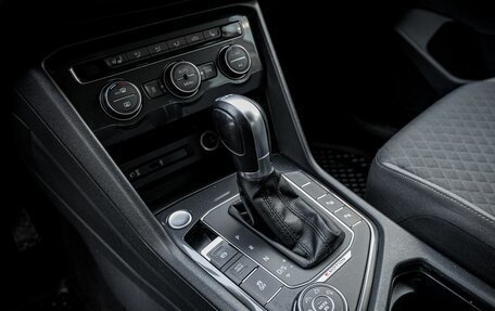 Volkswagen Tiguan II, 2017 год, 1 880 200 рублей, 9 фотография