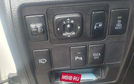 Toyota Land Cruiser 200, 2011 год, 3 350 000 рублей, 23 фотография