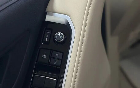 Toyota Land Cruiser, 2022 год, 12 999 990 рублей, 11 фотография