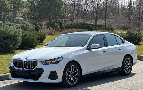 BMW 5 серия, 2024 год, 6 950 000 рублей, 16 фотография