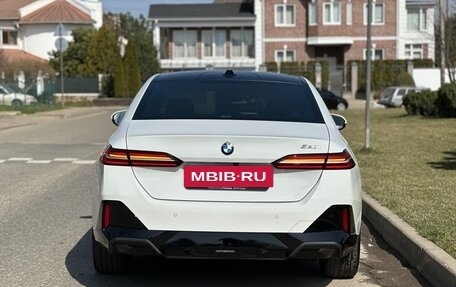 BMW 5 серия, 2024 год, 6 950 000 рублей, 14 фотография