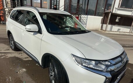 Mitsubishi Outlander III рестайлинг 3, 2017 год, 2 200 000 рублей, 9 фотография