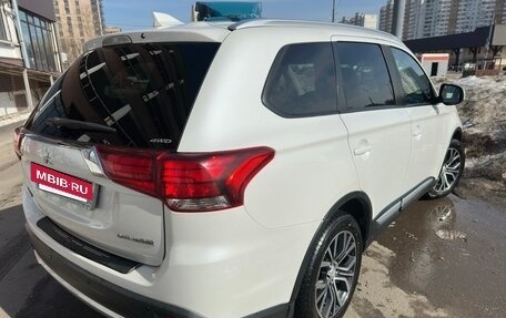 Mitsubishi Outlander III рестайлинг 3, 2017 год, 2 200 000 рублей, 10 фотография