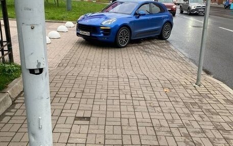 Porsche Macan I рестайлинг, 2017 год, 1 800 000 рублей, 3 фотография