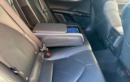 Toyota Camry, 2021 год, 2 400 000 рублей, 10 фотография