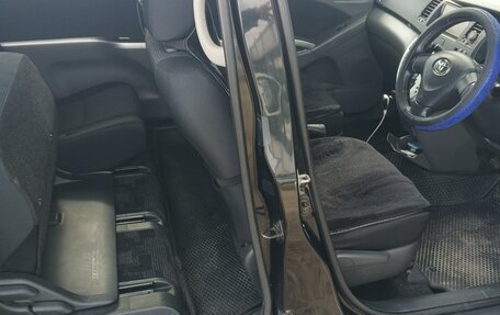 Toyota ISis I, 2010 год, 1 080 000 рублей, 11 фотография