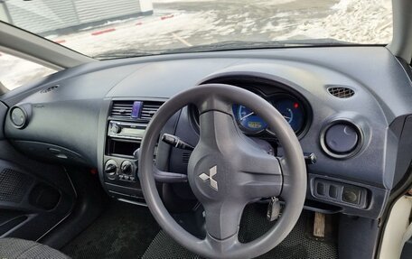 Mitsubishi Colt VI рестайлинг, 2002 год, 299 000 рублей, 11 фотография