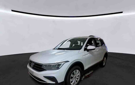 Volkswagen Tiguan II, 2022 год, 2 092 000 рублей, 1 фотография