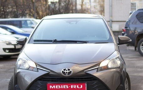 Toyota Yaris III рестайлинг, 2019 год, 1 350 000 рублей, 1 фотография