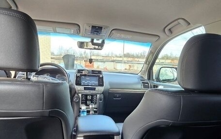 Toyota Land Cruiser Prado 150 рестайлинг 2, 2017 год, 4 300 000 рублей, 8 фотография