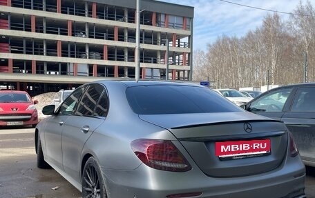Mercedes-Benz E-Класс, 2019 год, 4 000 000 рублей, 5 фотография