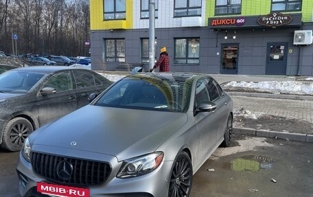 Mercedes-Benz E-Класс, 2019 год, 4 000 000 рублей, 6 фотография