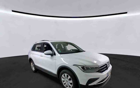 Volkswagen Tiguan II, 2022 год, 2 092 000 рублей, 3 фотография