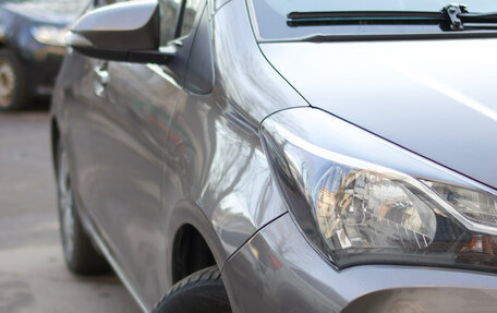 Toyota Yaris III рестайлинг, 2019 год, 1 350 000 рублей, 2 фотография