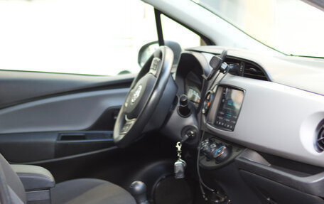 Toyota Yaris III рестайлинг, 2019 год, 1 350 000 рублей, 10 фотография