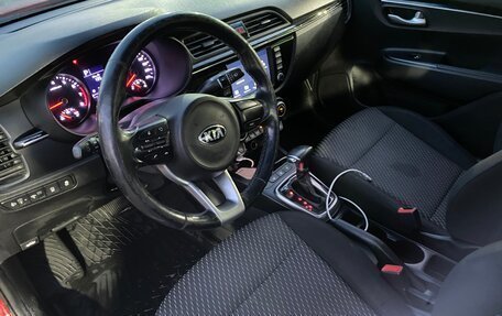 KIA Rio IV, 2018 год, 1 100 000 рублей, 10 фотография