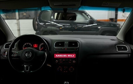 Volkswagen Polo VI (EU Market), 2011 год, 549 000 рублей, 2 фотография