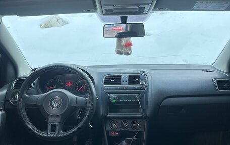 Volkswagen Polo VI (EU Market), 2011 год, 630 000 рублей, 24 фотография