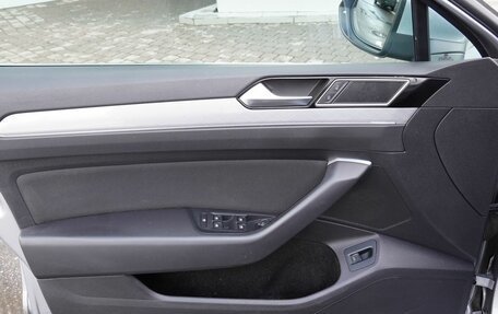 Volkswagen Passat B8 рестайлинг, 2019 год, 1 999 000 рублей, 15 фотография