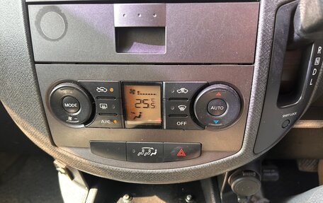 Nissan Lafesta I, 2005 год, 630 000 рублей, 2 фотография