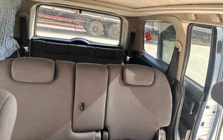 Nissan Lafesta I, 2005 год, 630 000 рублей, 14 фотография